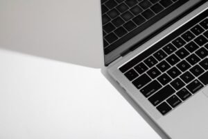 Laptop keyboard representing Windows 11 clipboard privacy